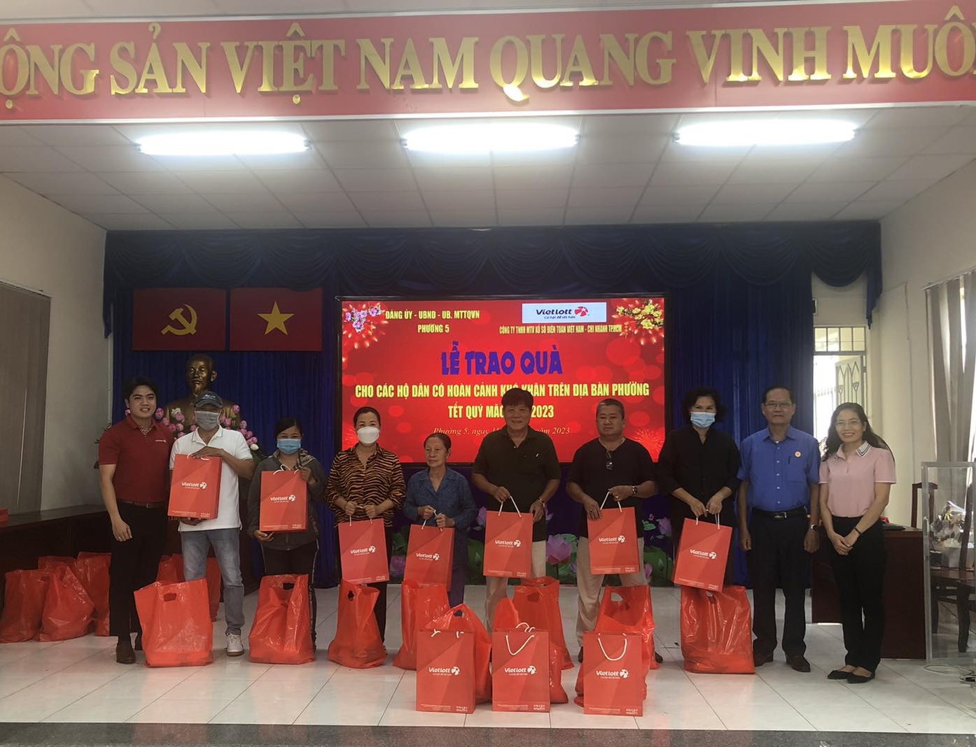 VIETLOTT CHI NHÁNH THÀNH PHỐ HỒ CHÍ MINH THỰC HIỆN CHUỖI HOẠT ĐỘNG AN SINH XÃ HỘI NGHĨA TÌNH DỊP TẾT QUÝ MÃO 2023
