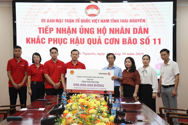 VIETLOTT VÀ QUỸ TÂM TÀI VIỆT TRAO TẶNG 2,3 TỶ ĐỒNG HỖ TRỢ 3 TỈNH PHÍA BẮC KHẮC PHỤC HẬU QUẢ BÃO SỐ 11